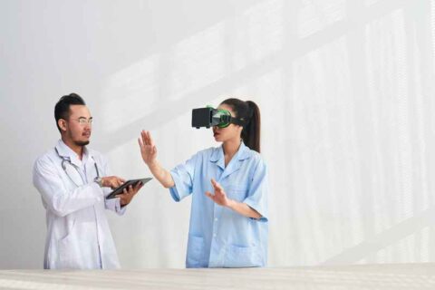 Virtual reality memberikan dampak positif bagi dunia kesehatan. Bagaimana penerapannya? Simak pembahasan berikut ini!