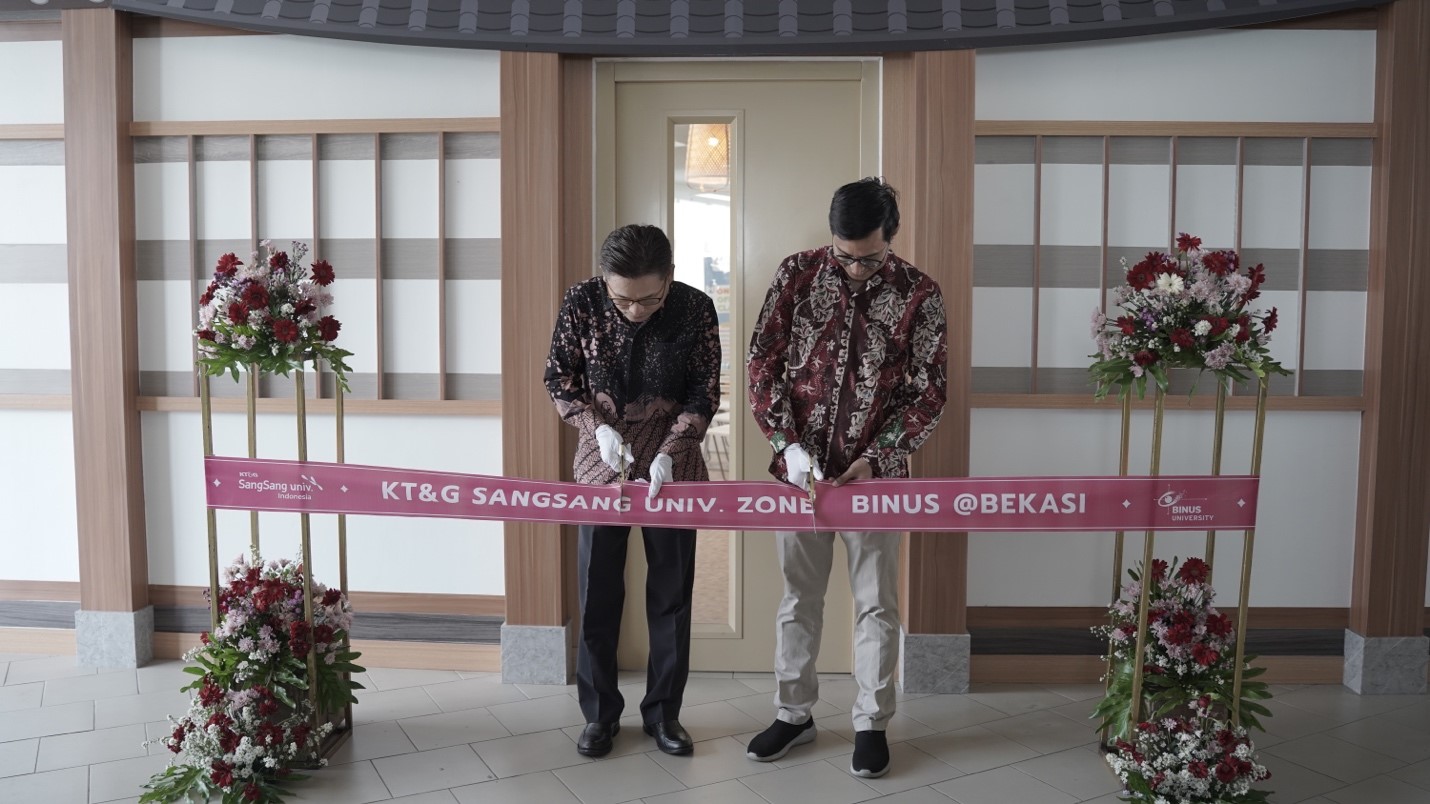 Pemotongan pita : Sangsang Univ. Indonesia Diresmikan, Menjadi Wadah Belajar Budaya dan Bahasa Korea di Binus @Bekasi