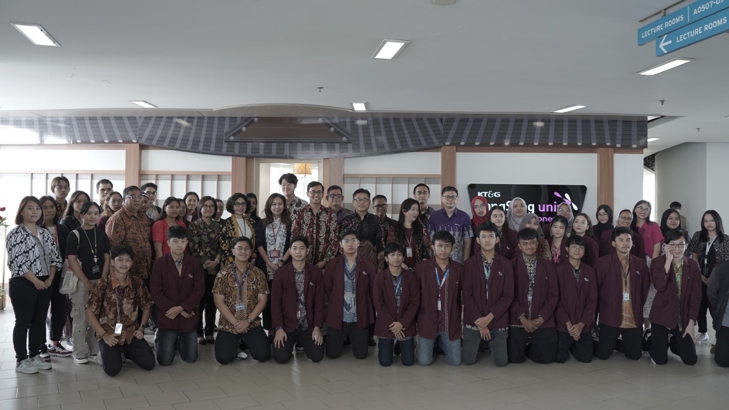 Foto dengan mahasiswa/i : Sangsang Univ. Indonesia Diresmikan, Menjadi Wadah Belajar Budaya dan Bahasa Korea di Binus @Bekasi