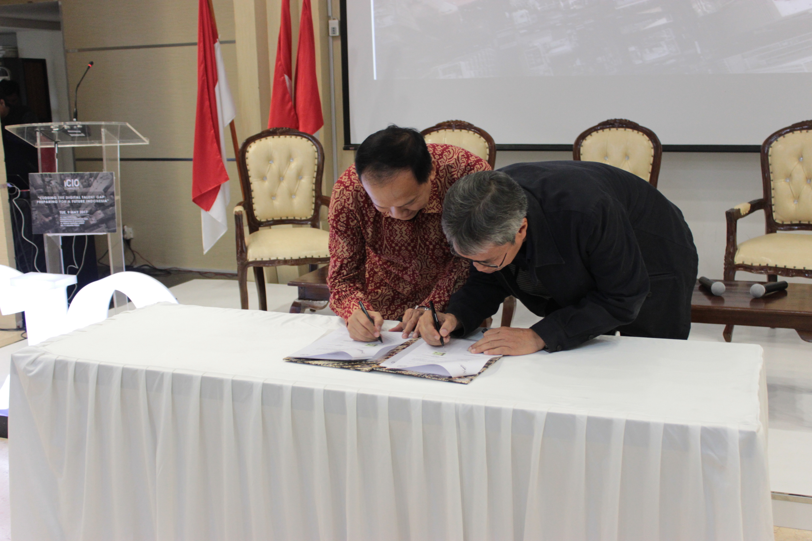 iCIO Community Tandatangani MoU dengan BINUS UNIVERSITY dan Fakultas Teknik Universitas Indonesia