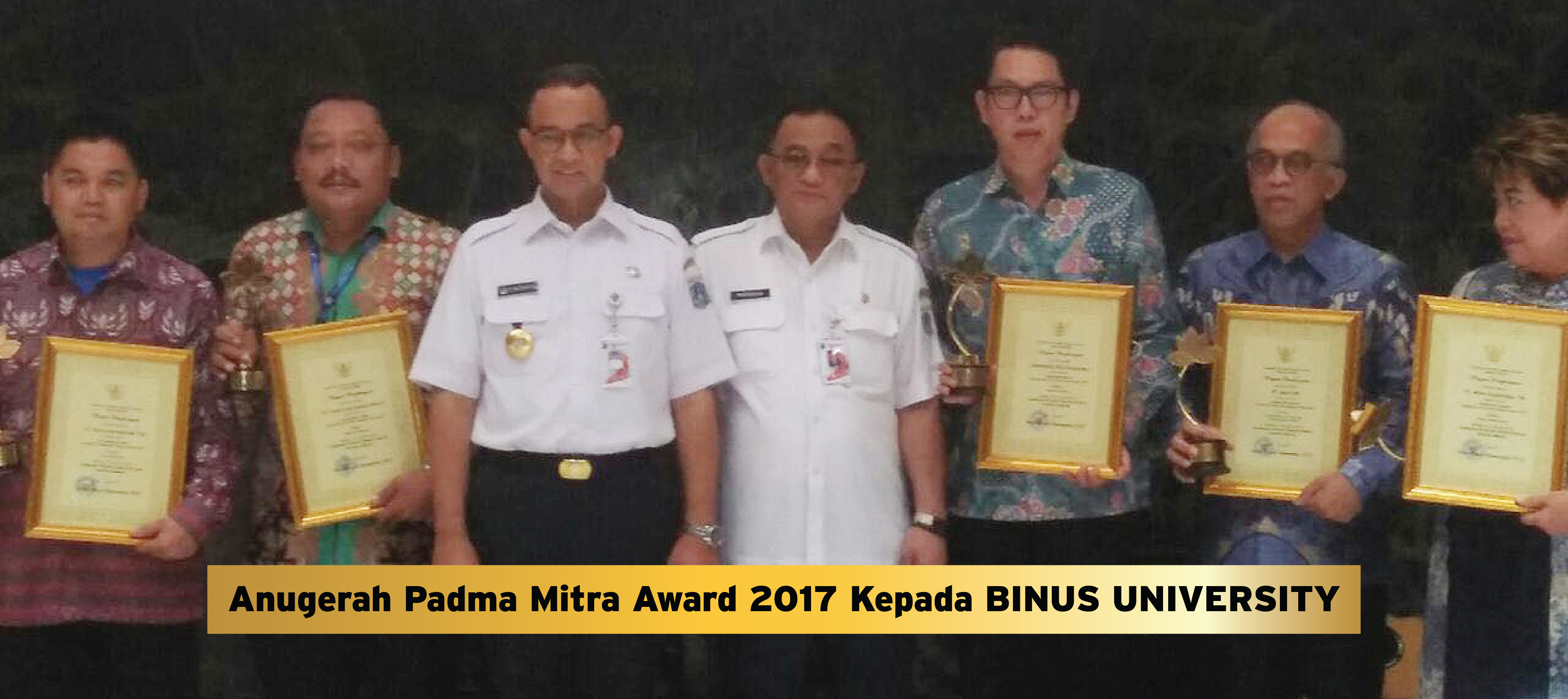 BINUS UNIVERSITY MENERIMA PADMA MITRA AWARD 2017 UNTUK KATEGORI PEDULI KEMISKINAN