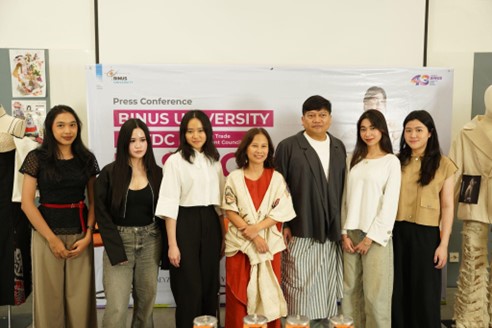 Reinterpretasi Budaya Indonesia di Hong Kong oleh Tim Desainer Muda Fashion Program BINUS University