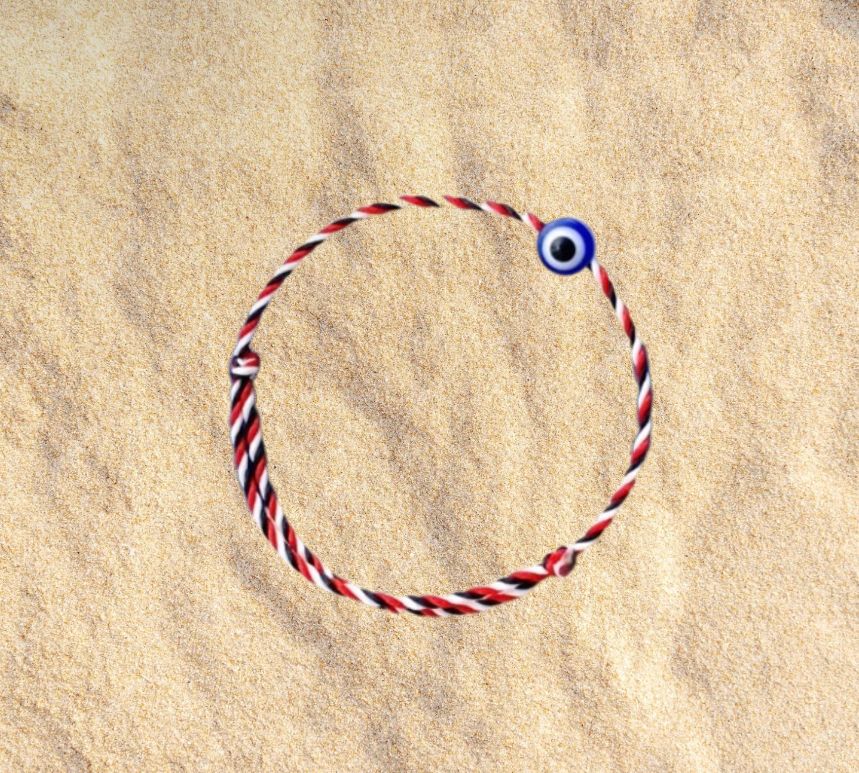 gelang tridatu motif