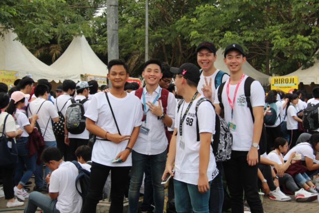 foto mahasiswa yang sedang inagurasi