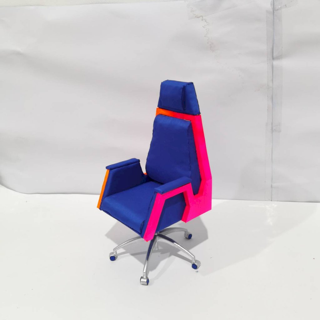 LAXY CHAIR