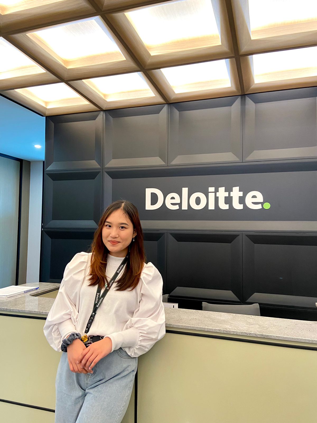 Mahasiswa BINUS Program Accounting berhasil menjadi Best SEA Intern dari Deloitte