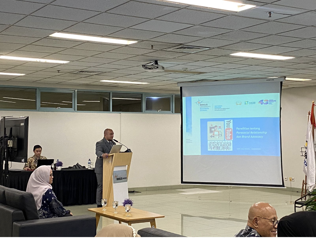 Sidang Ujian Promosi Doktor Aryo Bismo: Pengaruh Parasocial Relationship terhadap Advokasi Merek Dimediasi oleh Relational Quality dan Self Brand Connection