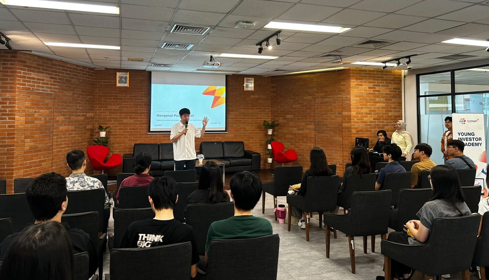 BELAJAR LANGSUNG DARI PRAKTISI PASAR MODAL LEWAT ACARA YOUNG INVESTOR ACADEMY