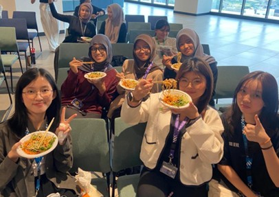 "Asia Cultural Series (Discover Part 1)" Pikat Hati Mahasiswa BINUS @Medan: Perpaduan Guzheng, Kuliner, dan Budaya Tiongkok