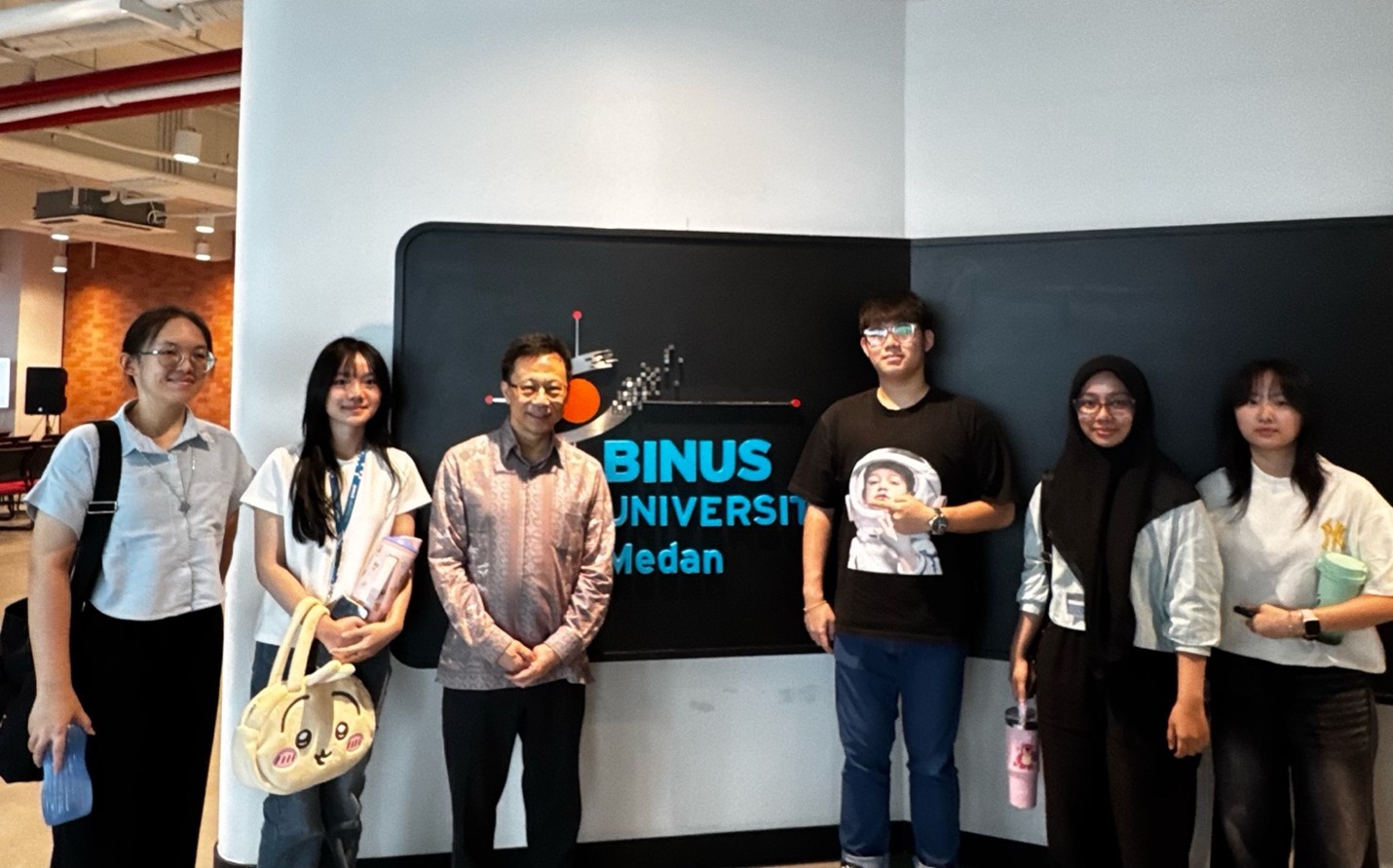 Dr. Edmund Chia Berbagi Perspektif tentang Kolaborasi Generasi Muda di BINUS Festival 2026