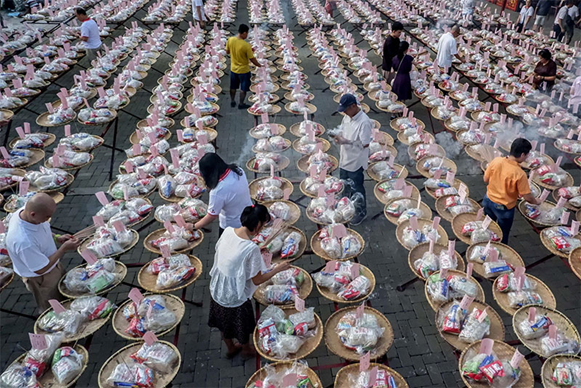 Festival Hantu Lapar (Zhongyuan Jie): 
Tradisi Menghormati Arwah dalam Budaya Tionghoa
