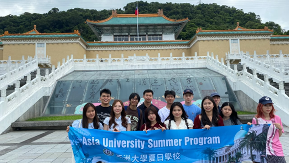 Menelusuri Jejak Peradaban China: Kunjungan Mahasiswa ke National Palace Museum Taipei