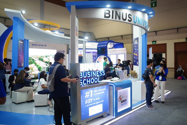 Booth BINUS University di Indonesia International Education & Training Expo (IIETE) 2023.