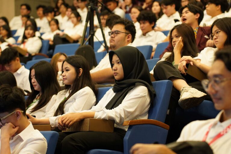 Studium Generale dengan Duta Besar RI untuk Vietnam: Pentingnya Kesiapan Teknologi dan Kolaborasi dalam Menghadapi Tantangan Global