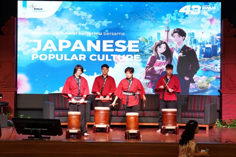 Japanese Popular Culture: Menggabungkan Ilmu Bahasa, Bisnis, dan Budaya Jepang