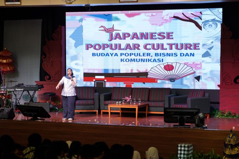 Japanese Popular Culture: Menggabungkan Ilmu Bahasa, Bisnis, dan Budaya Jepang