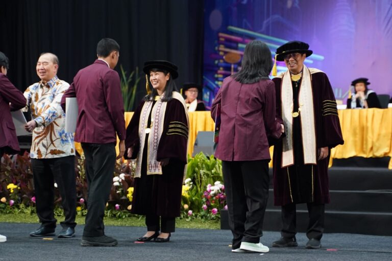 BINUS University Lantik Lebih dari 10.000 Mahasiswa Baru dalam Inaugurasi 2024