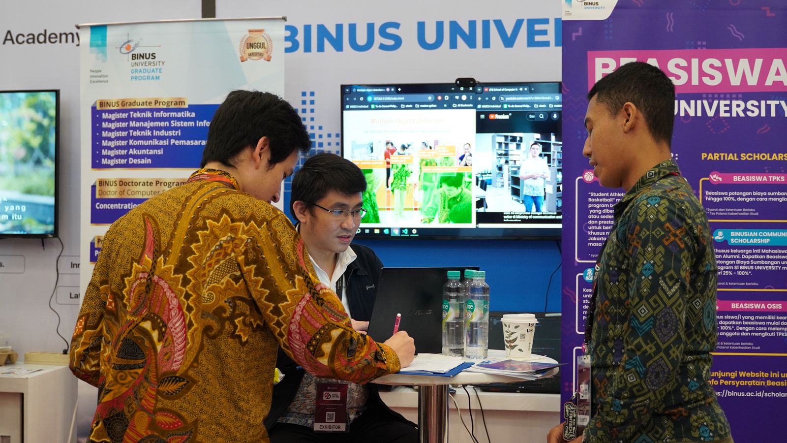 Karya Mahasiswa School of Computer Science BINUS UNIVERSITY Tampil di Sinar Mas Digital Day 2024