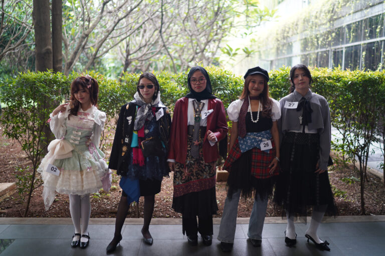 Tren Fashion 2025: Lebih Futuristik & Pertahankan Gaya Klasik! Seperti Apa?