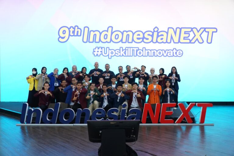 Dua Mahasiswa Program Business Information Technology Buktikan Kualitas di IndonesiaNEXT Summit 2025
