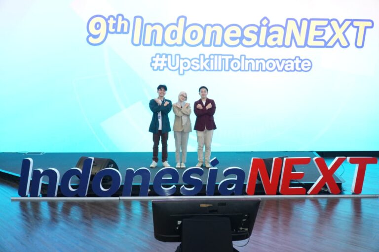 Dua Mahasiswa Program Business Information Technology Buktikan Kualitas di IndonesiaNEXT Summit 2025