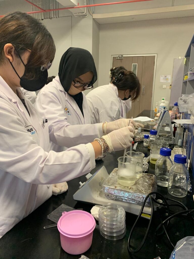 Peran Inovasi Bioteknologi BINUS University dalam Mendukung SDG’s melalui Eco-Enzyme dan Kompetisi Inovasi Siswa