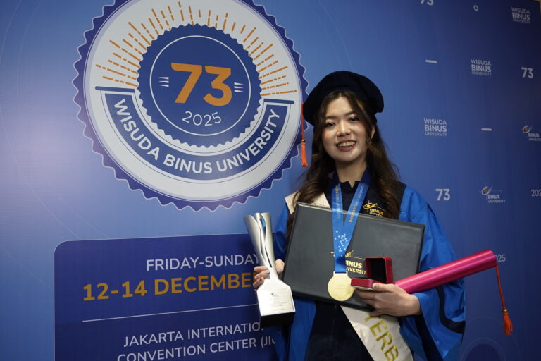 Ketika Kreativitas dan Ketekunan Bertemu: Kisah Christina Menyelesaikan Studi di BINUS @Bandung