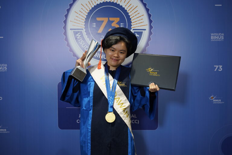 Perjalanan Kreatif Violetta Andani Berujung Manis di Wisuda ke-73 BINUS University