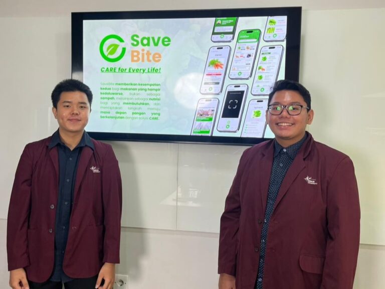 Dua Inovasi Berbasis Sustainability Mahasiswa School of Information Systems Raih 2 Juara di INVOFEST 2025
